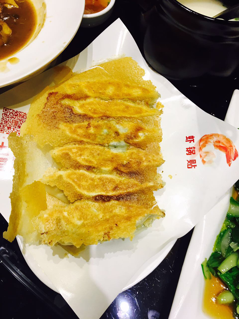 阿莊蝦鍋貼，每只蝦都有3只蝦尾，任性