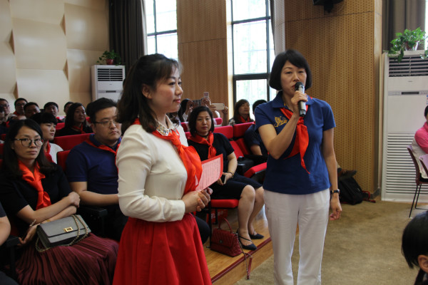 黨員教師代表表達對祖國的美好祝愿以及對教育事業(yè)奉獻的決心_meitu_4