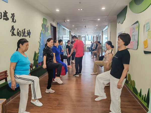 河南省直三院正光街社區(qū)健康促進(jìn)班開辦于2018年242