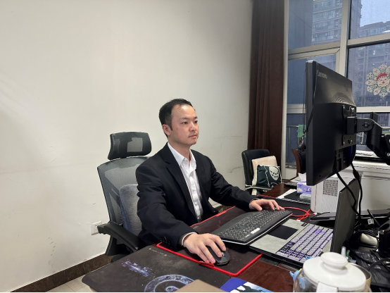 11.2.金融為民暖人心，在平凡中成就不凡丨中原銀行感動中原先進人物系列報道1818