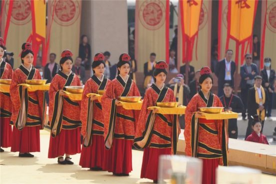 （配圖）尋根拜祖后，他們來阿五品新豫菜解鄉(xiāng)愁158