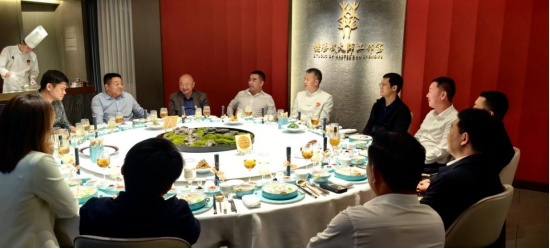 （配圖）尋根拜祖后，他們來阿五品新豫菜解鄉(xiāng)愁524