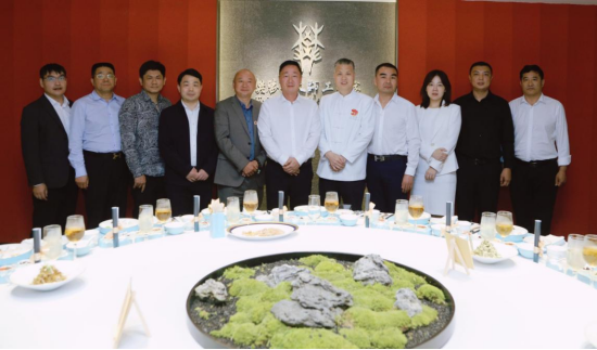 （配圖）尋根拜祖后，他們來阿五品新豫菜解鄉(xiāng)愁526