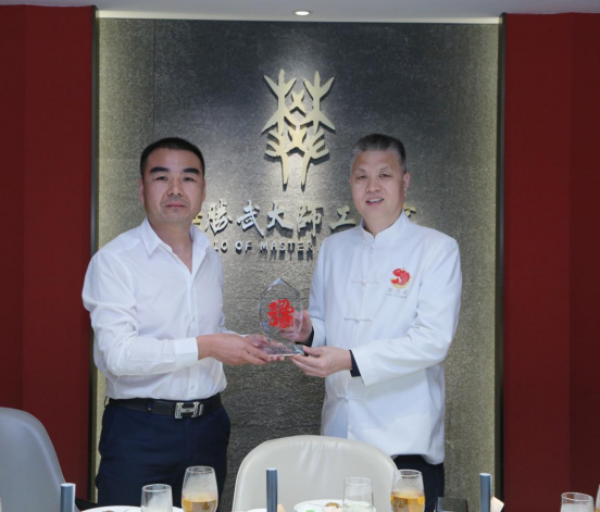 （配圖）尋根拜祖后，他們來阿五品新豫菜解鄉(xiāng)愁529