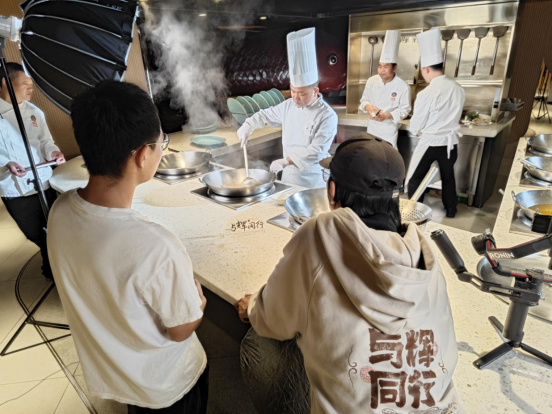 【配圖】“與輝同行”河南行，打卡阿五新豫菜(1)255