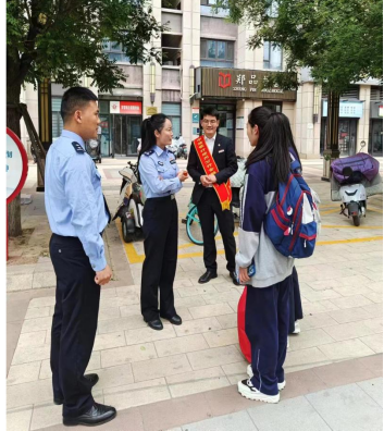全民反詐 你我同行——中信銀行鄭州分行警銀聯(lián)合反詐宣傳走進(jìn)社區(qū)、公園131