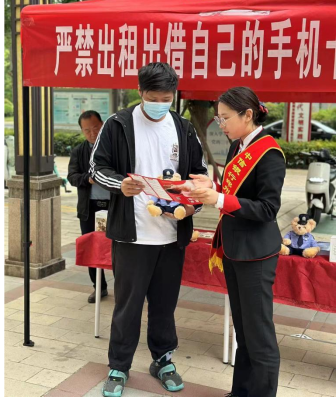 全民反詐 你我同行——中信銀行鄭州分行警銀聯(lián)合反詐宣傳走進(jìn)社區(qū)、公園132