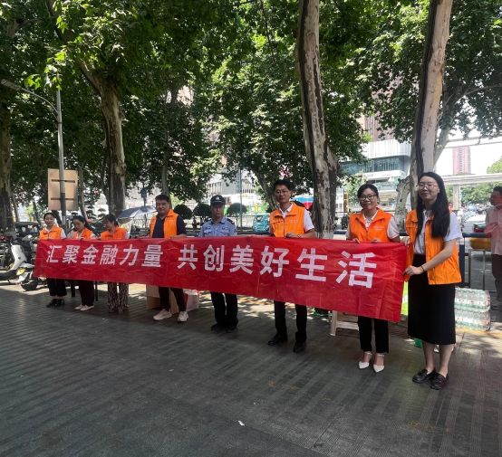 平安擔(dān)保業(yè)務(wù)集群下屬南陽分公司開展金融知識(shí)宣教活動(dòng)113