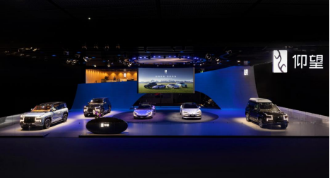 仰望U8、U9、U7亮相成都車展：持續(xù)熱銷，展現(xiàn)頂級(jí)技術(shù)實(shí)力(1)225