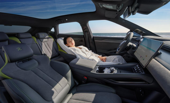 【新聞主稿】增配不加價！2025款宋L EV 18.98萬元起1330