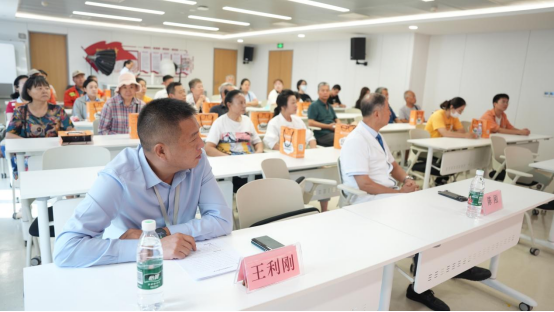 衛(wèi)生廳社區(qū)網(wǎng)格長月度會議及眼健康宣傳員聘任儀式在鄭州普瑞眼科醫(yī)院圓滿召開(2)315