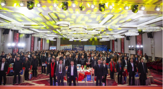 共聚數(shù)智 同興未來(lái) 2025數(shù)智共同體發(fā)展大會(huì)暨河南省數(shù)字經(jīng)濟(jì)產(chǎn)業(yè)協(xié)會(huì)新春年會(huì)在鄭州舉行185