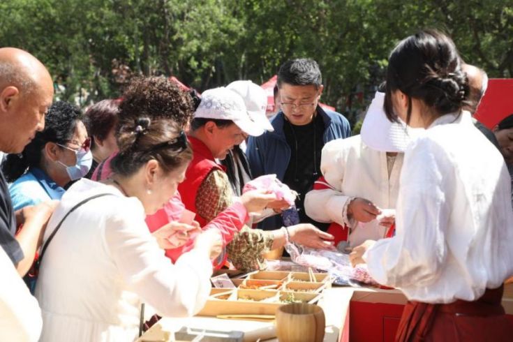 【配圖版洛陽站】洛陽禮潮|伊利X同仁堂攜手大張實業(yè)完成一場千年的健康接力(1)(2)971