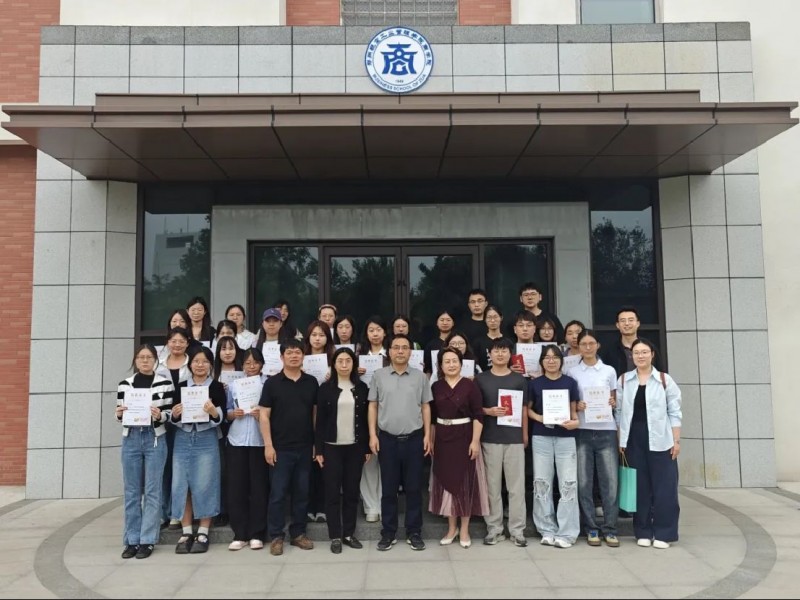 鄭州航空工業(yè)管理學(xué)院商學(xué)院信合稅務(wù)實驗班結(jié)業(yè)儀式舉行620